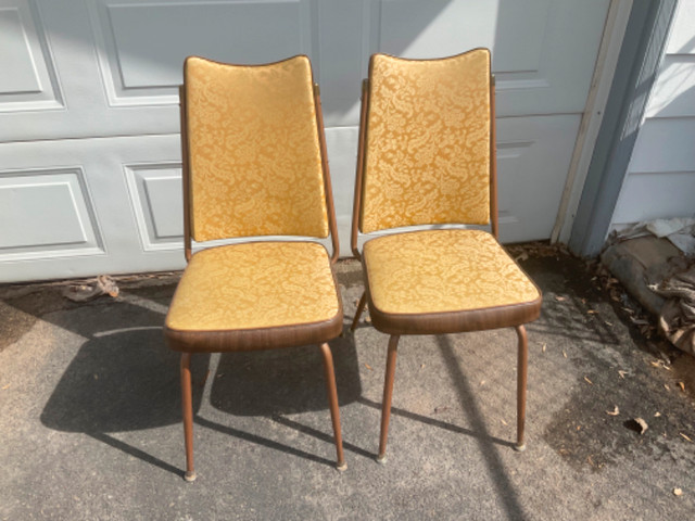 Vintage kitchen chairs in Chairs & Recliners in Regina
