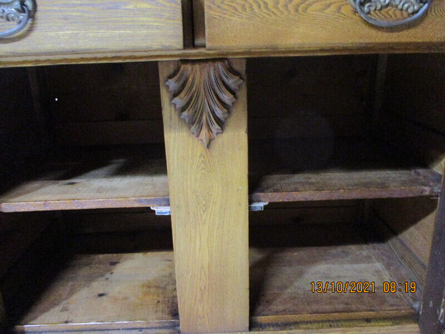 Vintage Oak Sideboard in Arts & Collectibles in Chatham-Kent - Image 4
