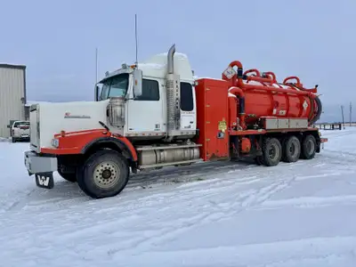 2012 Western Star 4900SB 8x6 Tri Drive Combo Vac Truck Comes with a Detroit DD15 diesel engine, 560...