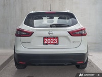 CLEAN CARFAX, APPLE CAR PLAY, ANDROID AUTO, MOONROOF, REMOTE ENGINE START... Featuring a 7-inch touc... (image 2)