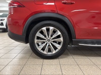 Compared with many midsize luxury SUVs, the 2020 Mercedes-Benz GLE 450 stands out by pairing refinem... (image 8)