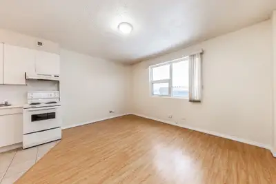 Newly renovated spacious apartments conveniently located near Grant Park Mall. Located just off Tayl...