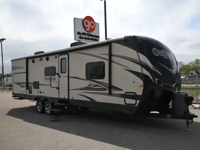 The 2014 Outback 300RB is a well-appointed travel trailer that combines residential comfort with pra...