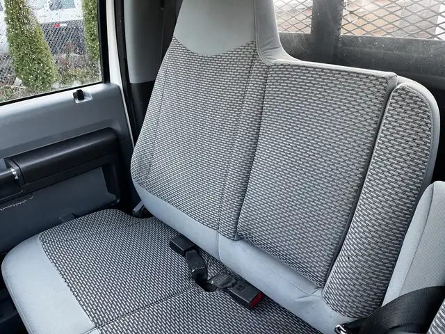2011 Ford F750 18 Foot Cummins Manual Flatdeck in Heavy Trucks in Winnipeg - Image 49