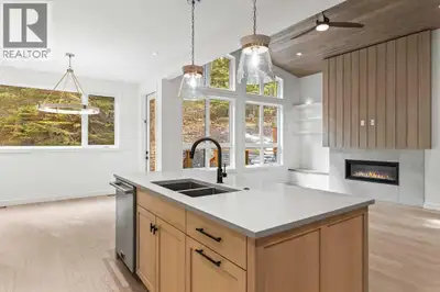 This BRAND NEW, 2700sf 4 bedroom PLUS A DEN duplex effortlessly combines elegance, practicality, and...