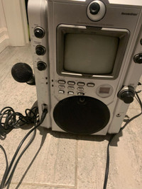 Magnasonic CD + Graphics Karaoke Machine Model KR5580M