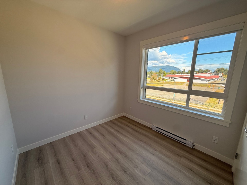 Spacious 2 Bedroom Condo in Mission 5