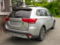 [110,459km 7 Passenger / AC / Tilt & Telescopic Steering / Power Windows-Mirrors-Locks-Keyless Entry... (image 6)