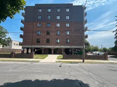 Availability: August 1, 2025 Updated 2 bed, 1 condo in Williamsville neighbourhood Located close to...