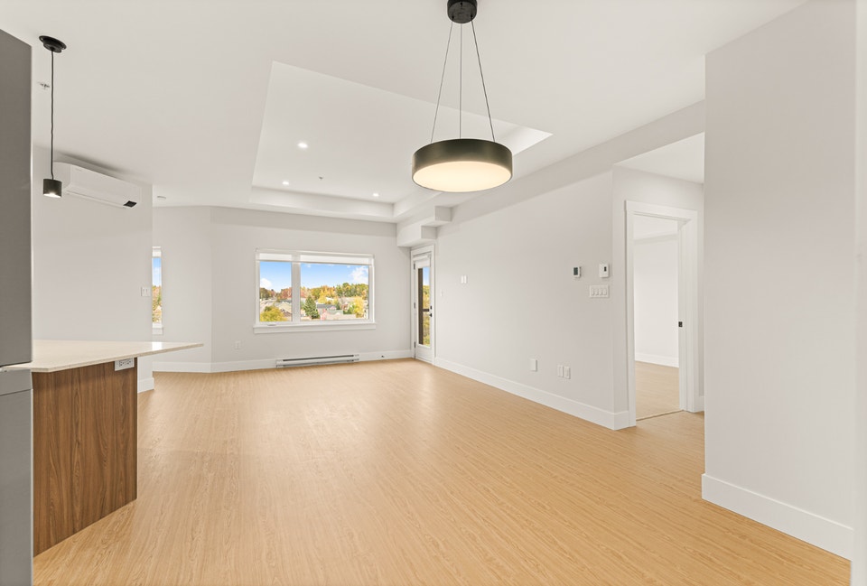 ***1st Month Free - 2 bedroom + Den / 2 bathroom*** 4