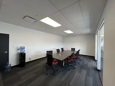 Les Lieux Loués ont une superficie locative approximative de plus ou moins 3 200 pi2 et sont situés...