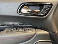 If you crave the rumbling, soul-stirring muscle of a V8 but need a highly practical, all-weather thr... (image 9)