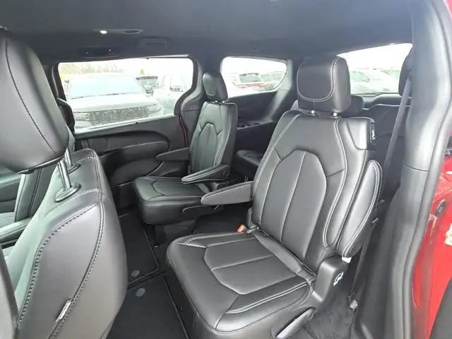 2025 Chrysler Grand Caravan SXT in Cars & Trucks in Winnipeg - Image 11
