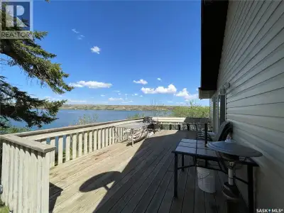 Lakefront Retreat in Sun Valley – Buffalo Pound Lake Don’t miss your chance to own this fantastic la...