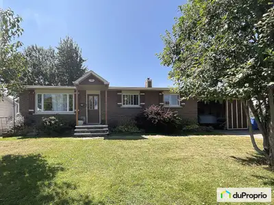 Maison située dans un secteur tranquille près des services. À 15 minutes de Bromont, 30 minutes de C...