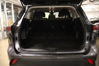 This Toyota HIGHLANDER has a strong Intercooled Turbo Regular Unleaded I-4 2.4 L/146 engine powering... (image 8)