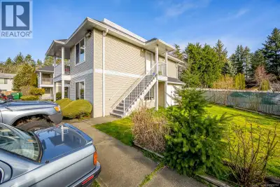 Top-floor corner unit in Courtenay, offering a smart 2 bed, 1 bath layout with 934 sq ft of finished...