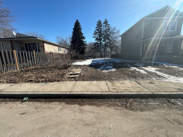 1427 Athol St- Excellent Building Opportunity In Washington Park in Land for Sale in Regina - Image 2