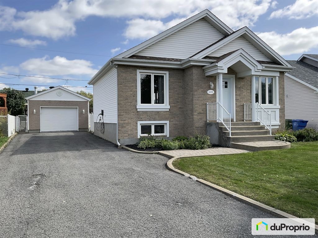 $689,000 - Bungalow for sale in Ste-Catherine — photo 1