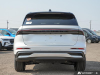 Sunroof, Cooled Seats, Premium Audio, Navigation, Wireless Charging! This 2025 Lincoln Nautilus blen... (image 3)
