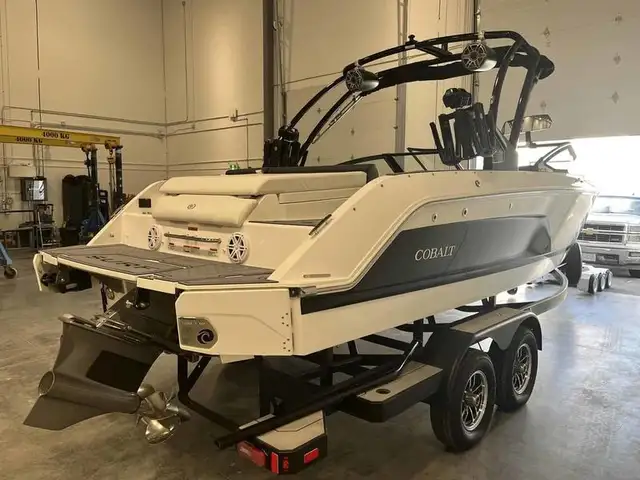 2025 Cobalt Boats CS23 Surf in Powerboats & Motorboats in Saskatoon - Image 7
