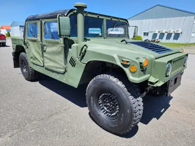Humvee AM General M1152 de 2006 en excellent état, moteur turbo diesel, climatisation, chauffage, re...