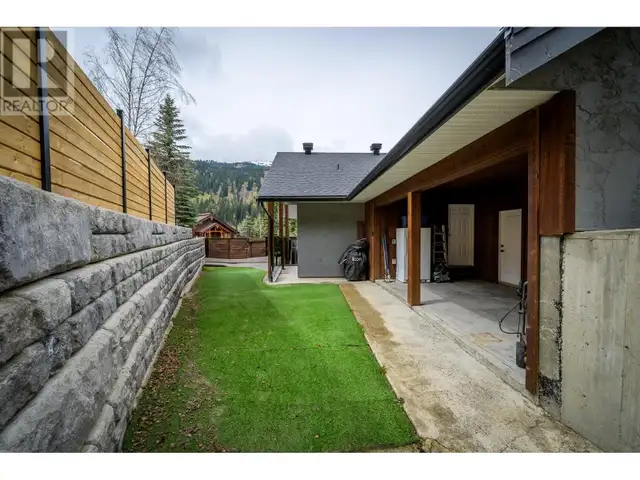 2401 FAIRWAYS Drive Sun Peaks, British Columbia in Houses for Sale in Kamloops - Image 24