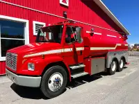 Water Truck 1999 Freightliner 2500 gallon tandem ex Fire Truck