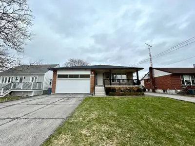 **ALL UTILITIES INCLUDED** Spacious Main Floor in Niagara Falls!