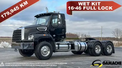Heavy truck - # STOCK: C-37093 2022 FREIGHTLINER 114SD CAMION DE VILLE 2022 FREIGHTLINER 114SD DAY C...