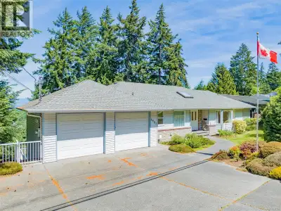 Custom built, ocean view, level entry with walkout basement home set a on large lot. With 3808sf of...