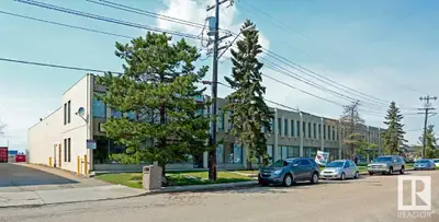 • Comes with dedicated secured yard space • (2) 12’ x 14’ overhead doors • Fibre optics available •...