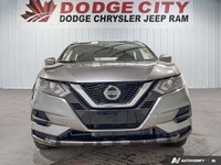 This Nissan Qashqai boasts a Regular Unleaded I-4 2.0 L/122 engine powering this Variable transmissi... (image 7)