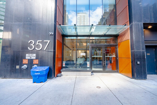 357 King Street West #1809, Downtown Toronto in Condos for Sale in City of Toronto - Image 2