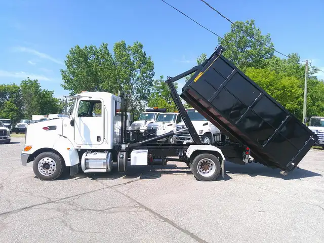 2016 Peterbilt 330 in Heavy Trucks in Hamilton - Image 8
