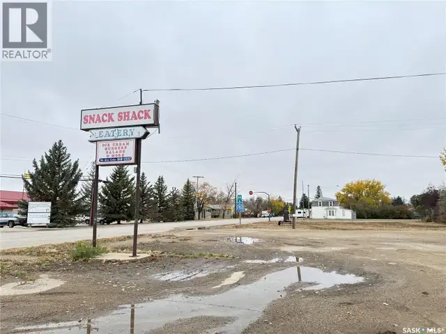 303 1st AVENUE E Gravelbourg, Saskatchewan in Commercial & Office Space for Sale in Moose Jaw - Image 4