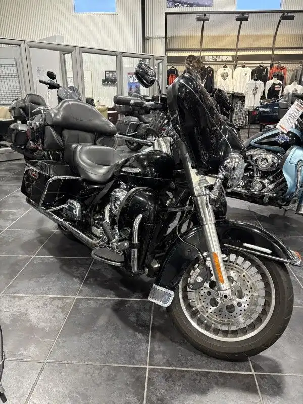 2013 Harley-Davidson Electra Glide Ultra Limited in Street, Cruisers & Choppers in Sudbury - Image 3