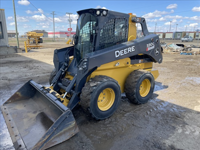 Hours: 1994 | Location: Winnipeg, MB, CA | Buckets: 84 Bucket; Operators Station: Cab w/ AC; Powertr...