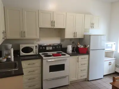 SPADINA DUPONT SUBWAY ROOM FURNISHED