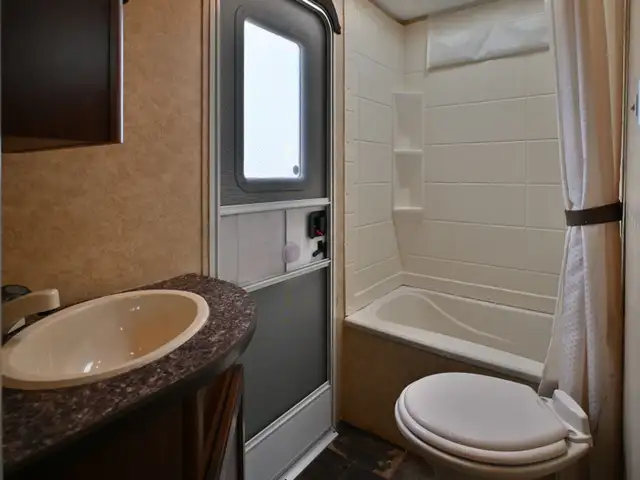 2013 LaCrosse 292BHS in Travel Trailers & Campers in St. Albert - Image 12