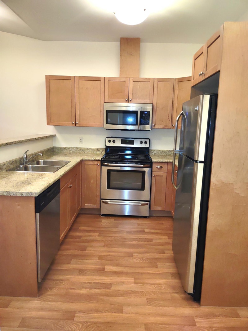 1 Bedroom + Den Apartment for Rent 3701 Country Club Dr Long Term