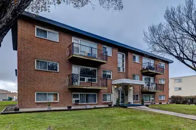 Amenities: Keyless Entry • City Views • Stainless Steel Appliances Available Suite & Building: Spaci...