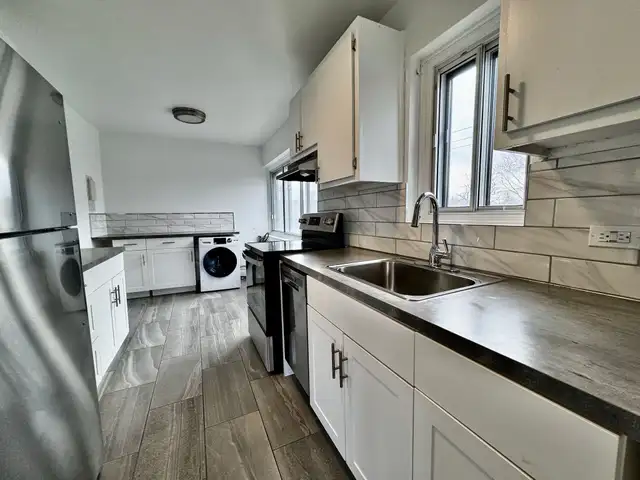 Beautiful 2 Bedrooms near metro cote vertu Apartment for Rent -