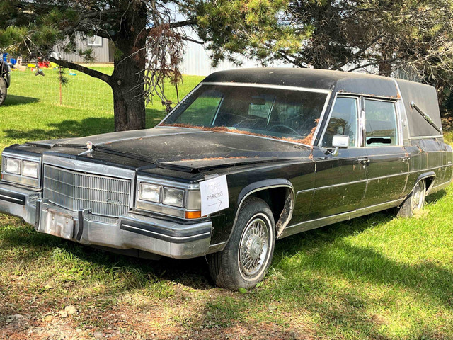 PRICE DROP!! 1983 CADILLAC EUREKA HEARSE RESTORE OR FOR PARTS in Auto Body Parts in Edmonton