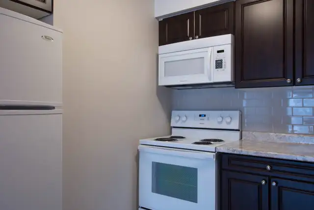 WELLINGTON PLACE APTS - 1 Bedroom Suite -Available August 1!63417673820289123