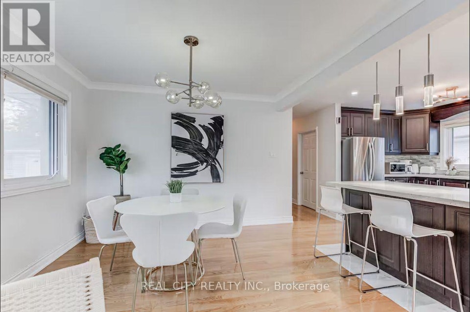 MAIN - 96 WYNDCLIFF CRESCENT Toronto (Victoria Village), Ontario 4
