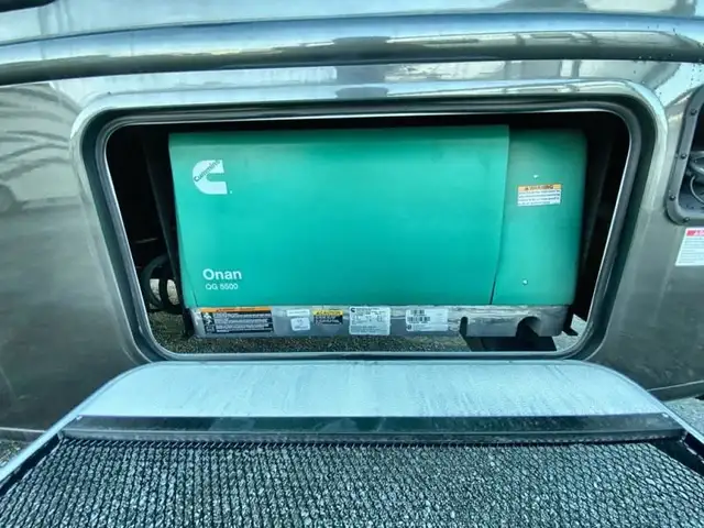 2025 Thor Motor Coach Hurricane 34R in RVs & Motorhomes in Bedford - Image 19