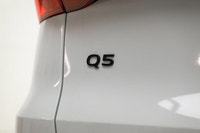 Save over $9500 on this ultra low KM DEMO - Only 2500 KM!! The all-new 2025 Audi Q5 is a masterclass... (image 7)