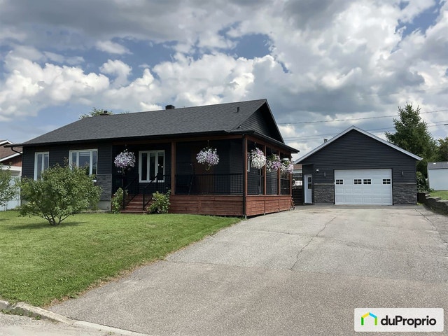 $389,000 - Bungalow for sale in Métabetchouan-Lac-à-la-Croix — photo 1