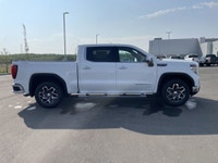 AMVIC Licensed Dealer The 2026 GMC Sierra 1500 SLT Crew Cab 4WD, finished in Summit White with a ref... (image 9)